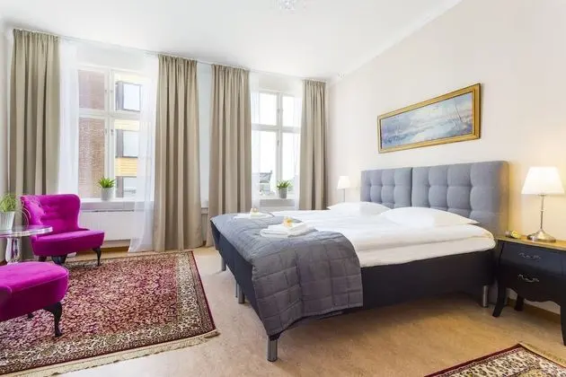 Tek Büyük Yataklı Oda, Ortak Banyo