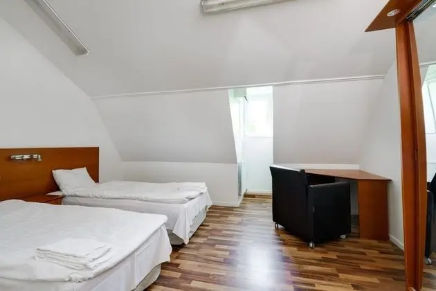 Tek Büyük Yataklı Oda, Ortak Banyo