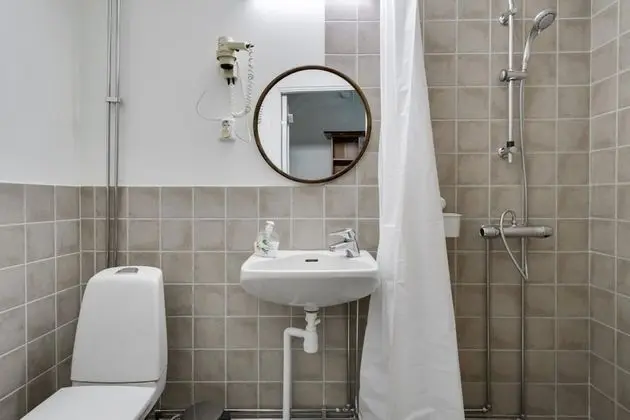 Tek Büyük Yataklı Oda, Ortak Banyo