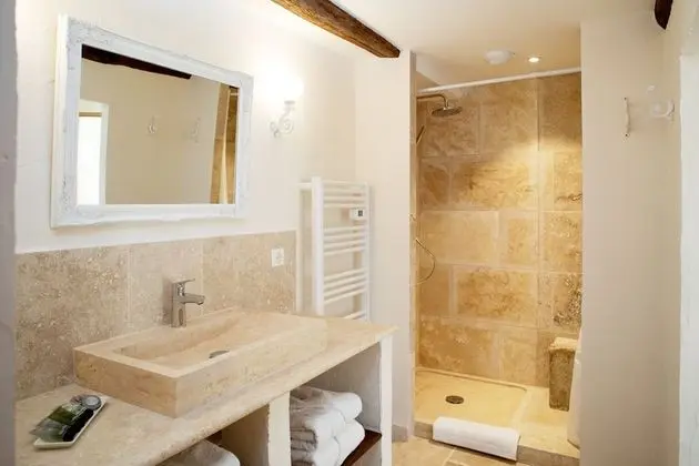 Comfort Tek Büyük Yataklı Oda (Chambre Zelie)