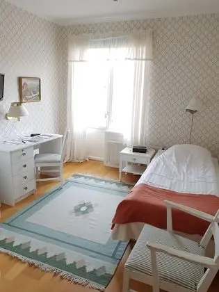 Tek Kişilik Oda, Ek Bina