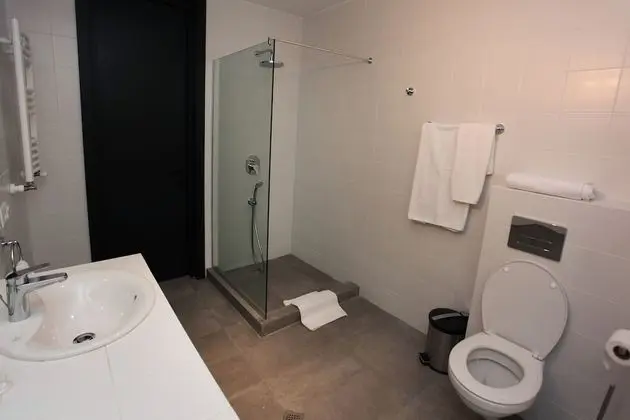 Basic Tek Büyük Yataklı Oda
