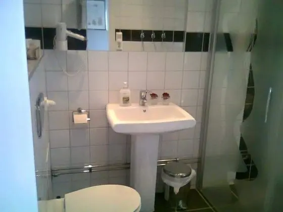 Basic Tek Büyük Yataklı Oda