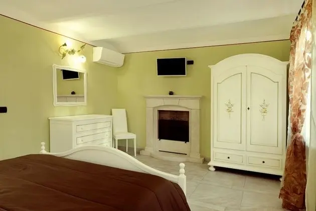 Tek Büyük Yataklı Oda (Caminetto)