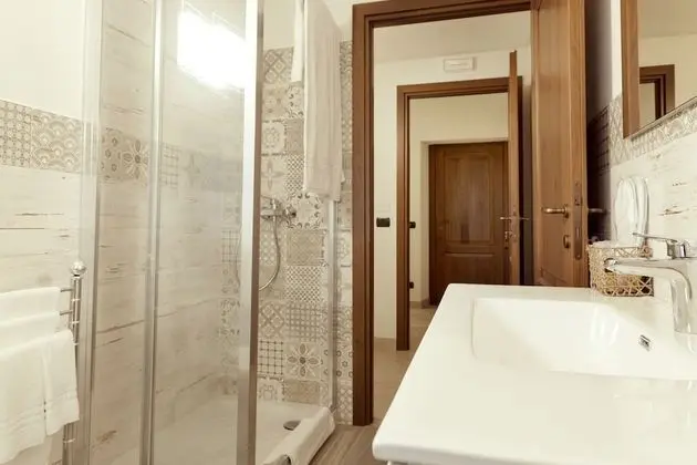 Tek Büyük Yataklı Oda (Caminetto)