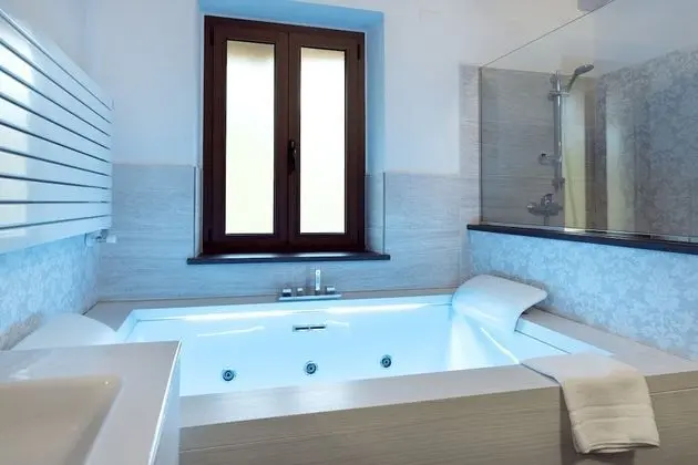 Tek Büyük Yataklı Oda, Jakuzi (Nicchia)