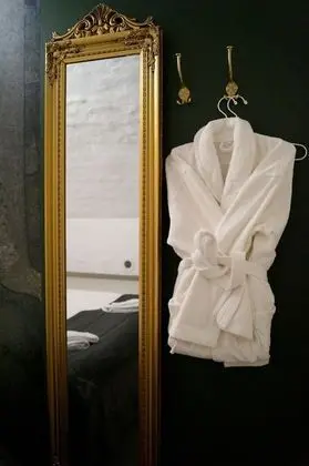 Tek Büyük Yataklı Oda, Ortak Banyo