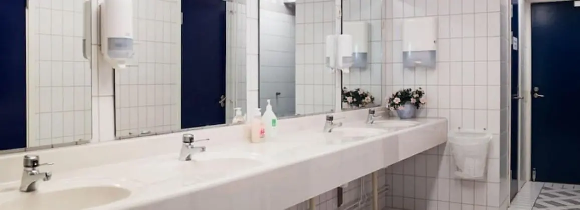 Tek Büyük Yataklı Oda, Ortak Banyo