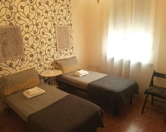 Tek Büyük Yataklı Oda, Ortak Banyo