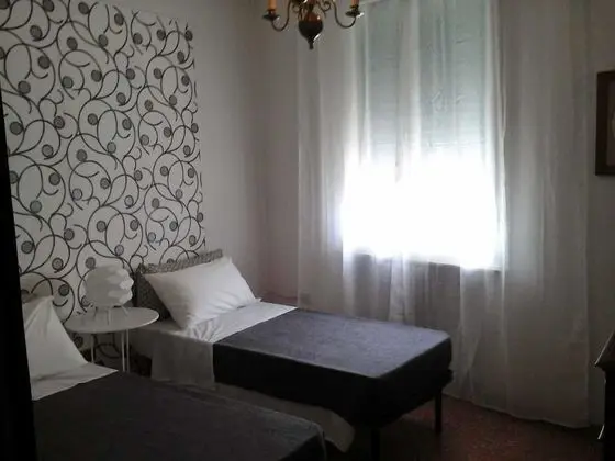 Tek Büyük Yataklı Oda, Ortak Banyo