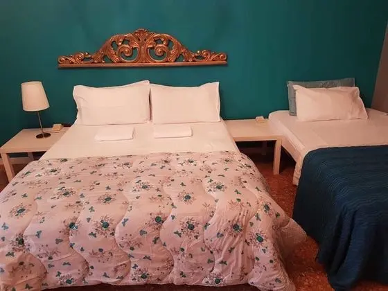 Üç Kişilik Oda, Ortak Banyo, Tepe Manzaralı