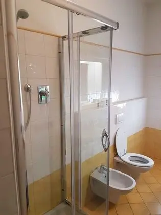 Üç Kişilik Oda, Ortak Banyo, Tepe Manzaralı
