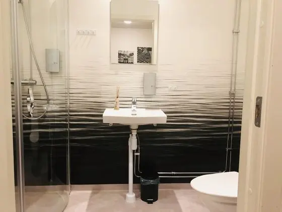 Tek Büyük Yataklı Oda, Penceresiz