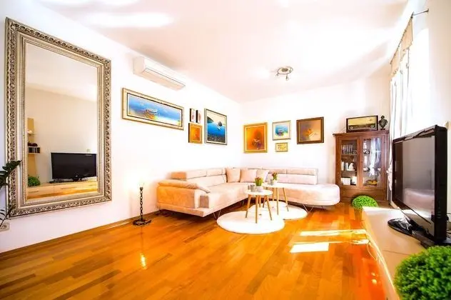 Exclusive Apart Daire, Avlu Manzaralı
