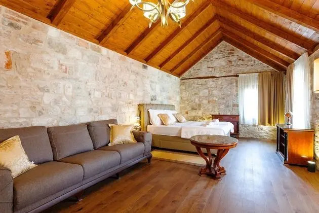Çatı Katı Süiti (Penthouse) (Peristil)