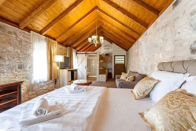 Çatı Katı Süiti (Penthouse) (Peristil)