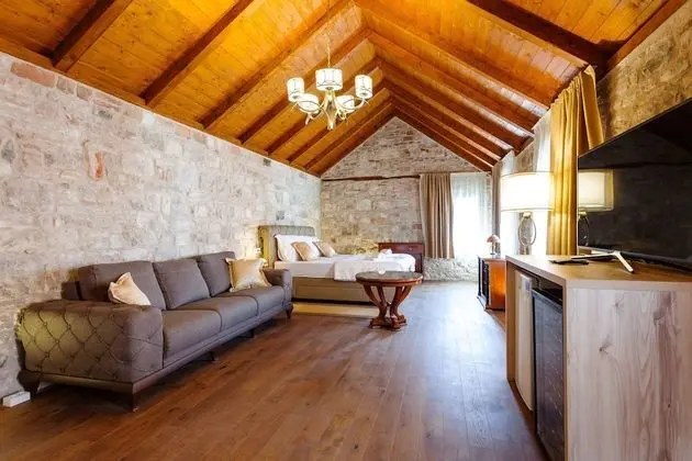Çatı Katı Süiti (Penthouse) (Peristil)