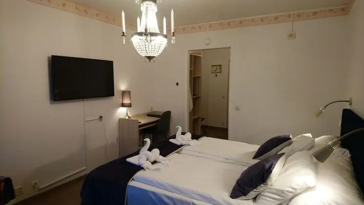 Standard Oda (Lake or Courtyard view)