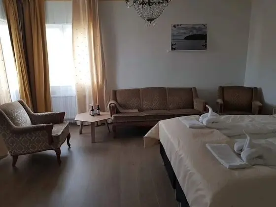 Standard Oda (Lake or Courtyard view)