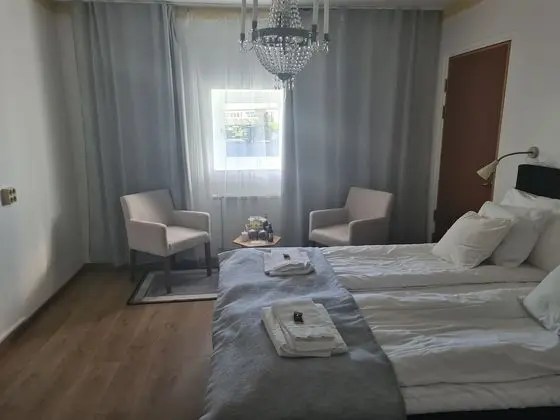 Standard Oda (Lake or Courtyard view)