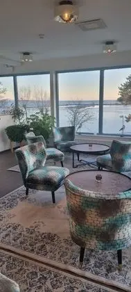 Standard Oda (Lake or Courtyard view)