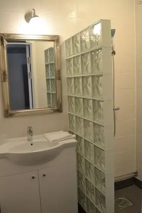 Standard Oda (Lake or Courtyard view)