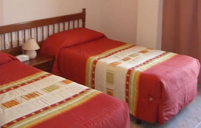 Tek Büyük Yataklı Oda, 2 Tek Kişilik Yatak