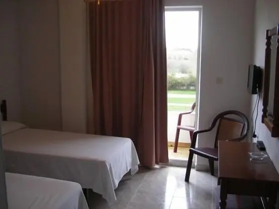 Tek Büyük Yataklı Oda, 2 Tek Kişilik Yatak