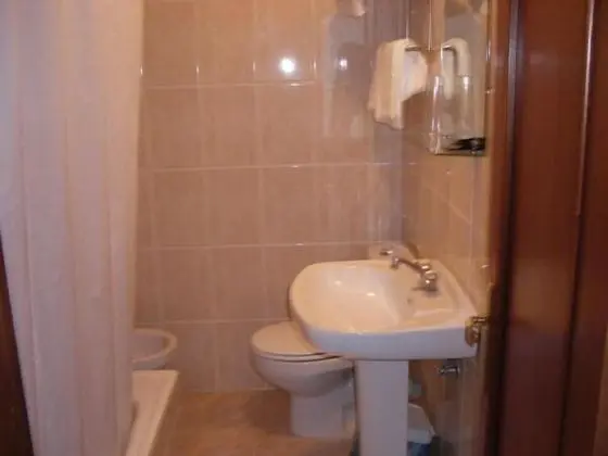 Tek Büyük Yataklı Oda, 2 Tek Kişilik Yatak