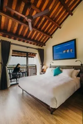 Deluxe Tek Büyük Yataklı Oda, Havuz Manzaralı
