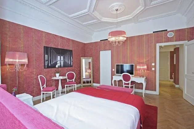 Junior Suit Capacity 2