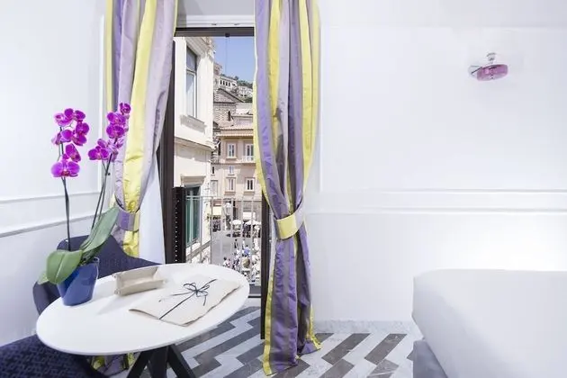 Junior Süit, Balkon