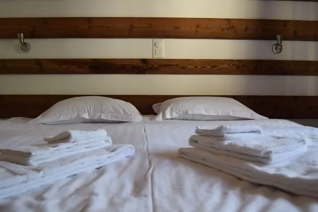 Standard Tek Büyük veya İki Ayrı Yataklı Oda, Ortak Banyo (Room 102)