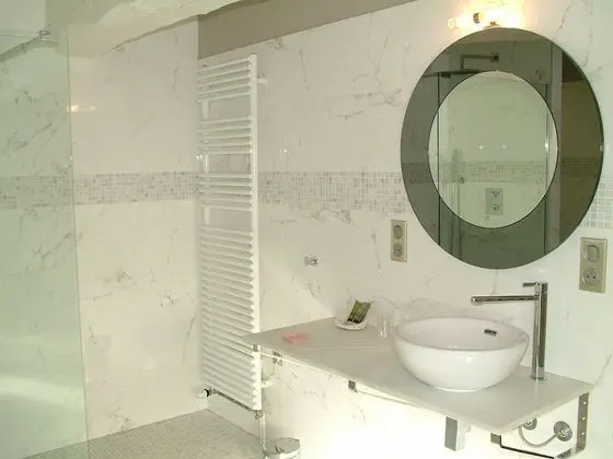 Tek Büyük Yataklı Oda, Banyolu/Duşlu (La chambre Chablis)