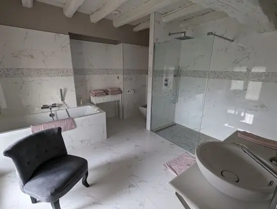 Tek Büyük Yataklı Oda, Banyolu/Duşlu (La chambre Chablis)