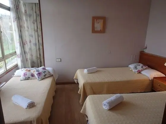 Üç Kişilik Oda