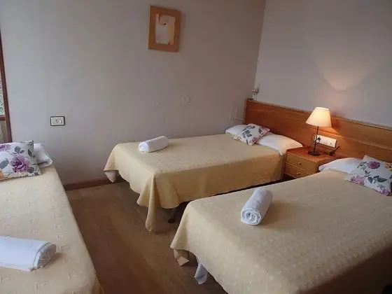 Üç Kişilik Oda