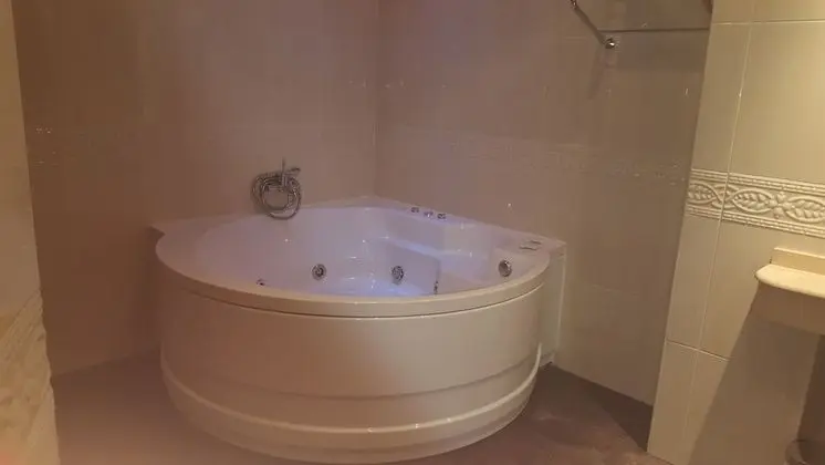 Tek Büyük Yataklı Oda, Jakuzi