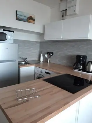 Traditional Apart Daire, Banyolu/Duşlu, Deniz Manzaralı (La Bassure de Baas)