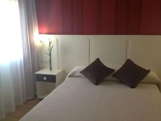 Büyük Yataklı Tek Kişilik Oda