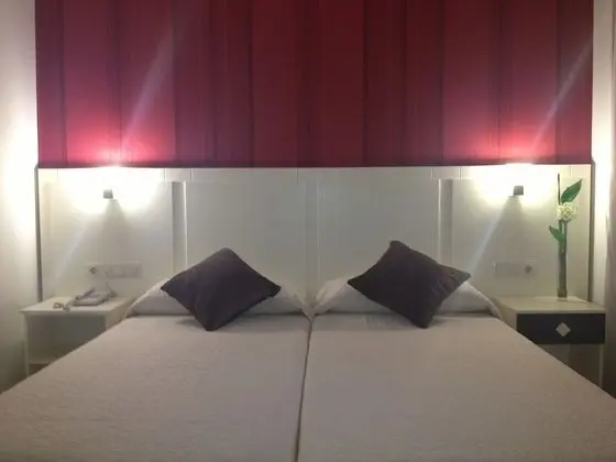 Büyük Yataklı Tek Kişilik Oda