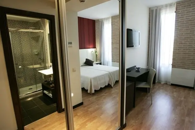 Büyük Yataklı Tek Kişilik Oda