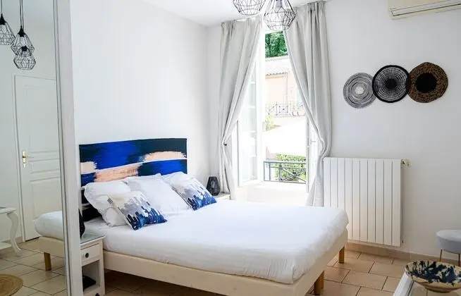 Standard Tek Büyük veya İki Ayrı Yataklı Oda, Havuz Manzaralı