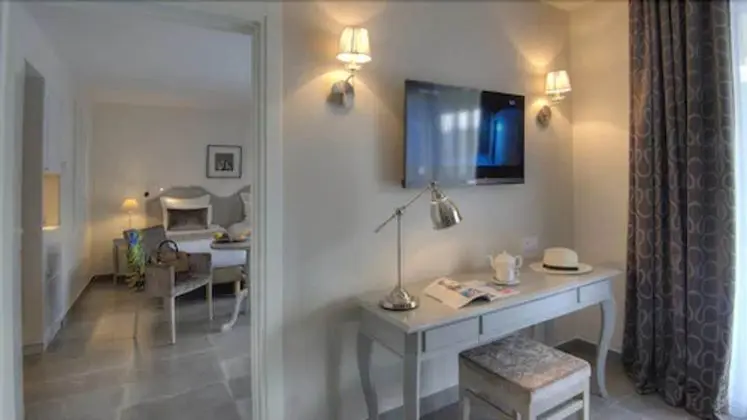 Oda (Privilege Communicating)