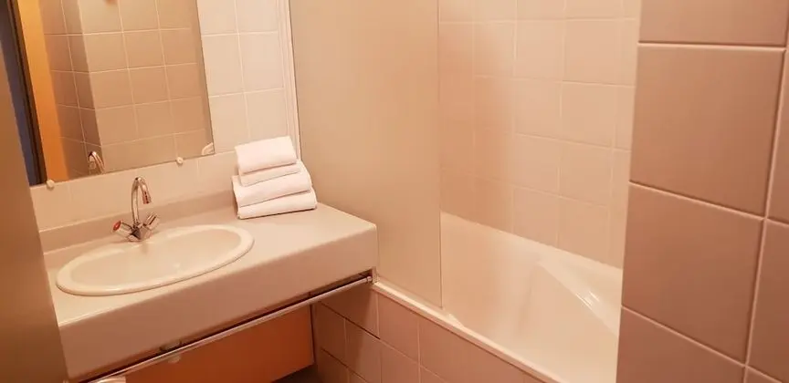 Tek Büyük Yataklı Oda, Banyolu/Duşlu