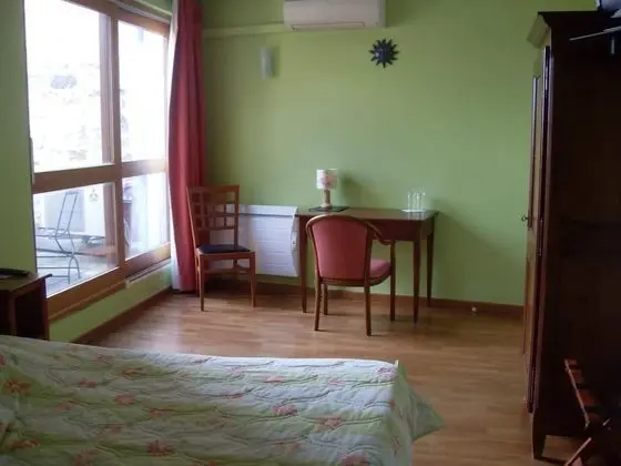Üç Kişilik Oda