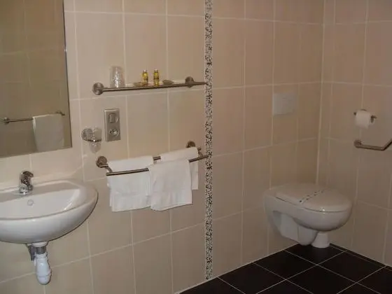 Üç Kişilik Oda