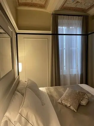 Luxury Oda