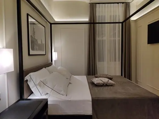 Luxury Oda