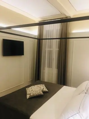 Luxury Oda